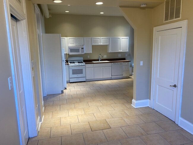 Building Photo - 2469 W McMicken Ave