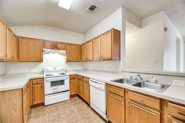 Building Photo - 10340 Blackjack Oaks Dr