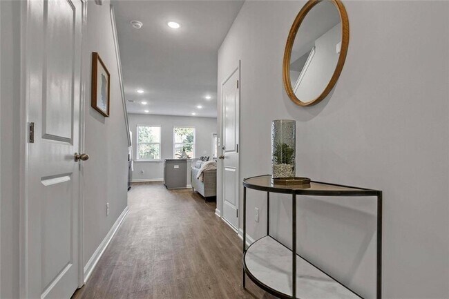 Building Photo - 10 American Ave