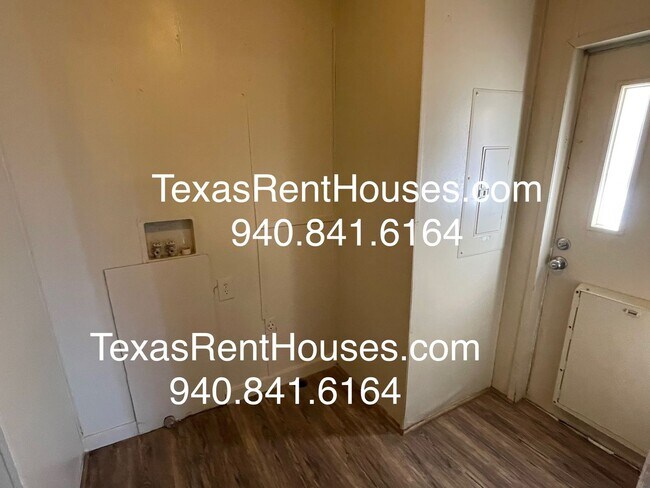 Building Photo - Country Life! Horse Lover's Dream 3/2 plus carport