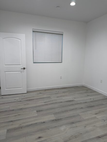 Building Photo - 11616 Balboa Blvd