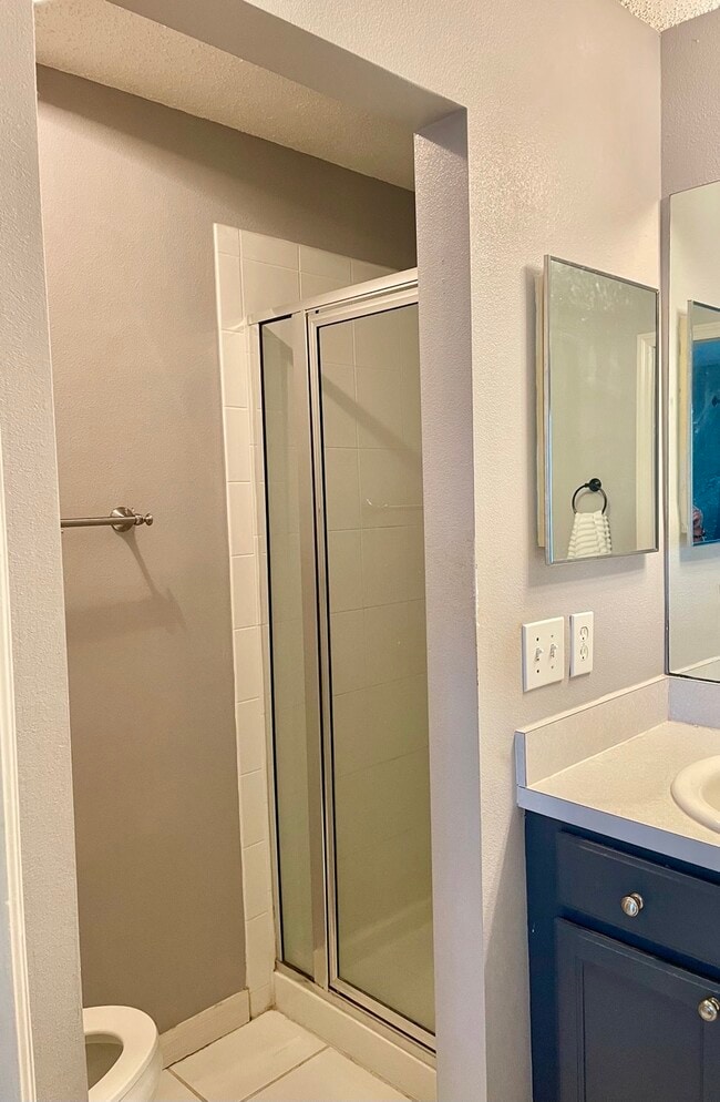 Building Photo - 643 Vallance Way NE