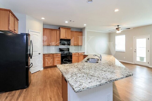 Building Photo - 405 Trail Finders Way