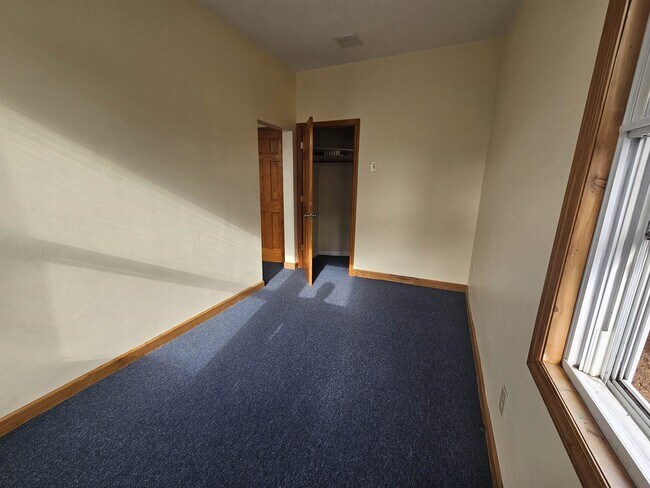 Building Photo - 154 Bleecker St