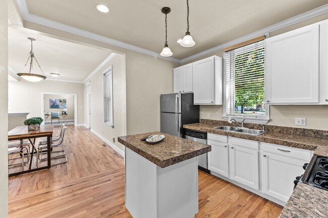 Building Photo - Beautiful Spanish Revival 3 Bedroom in Upt...