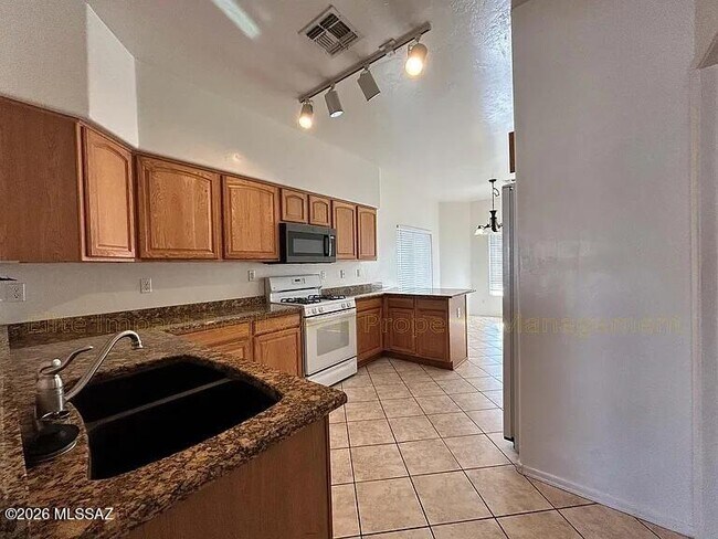 Building Photo - 1037 S Speckled Stone Way