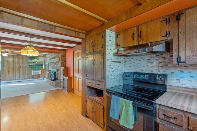 Building Photo - 6555 Woodchuck Hill Rd