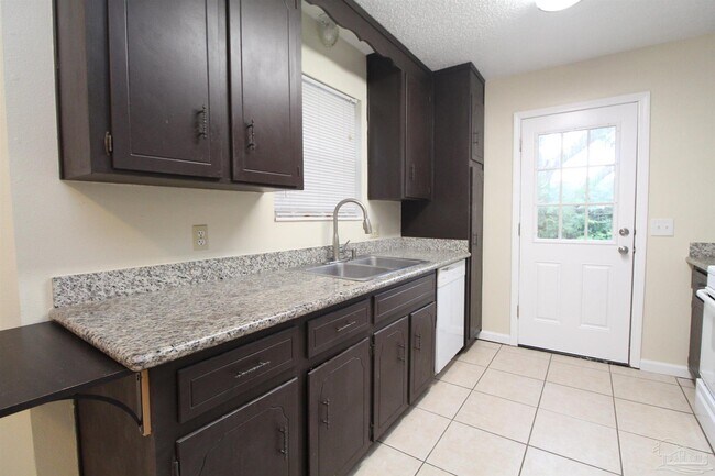 Building Photo - 7859 Bay Meadows Dr