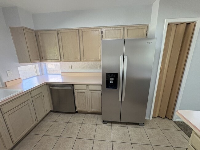 Building Photo - Beautiful eastside location