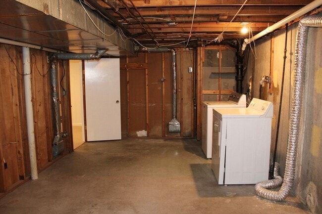 Building Photo - 61 Alton St