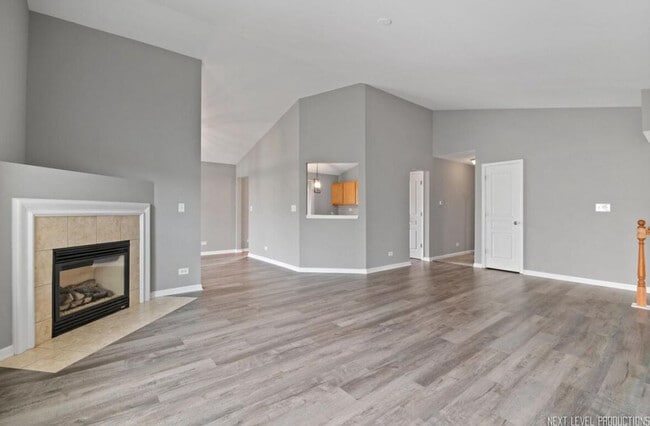 Building Photo - 533 Metropolitan St