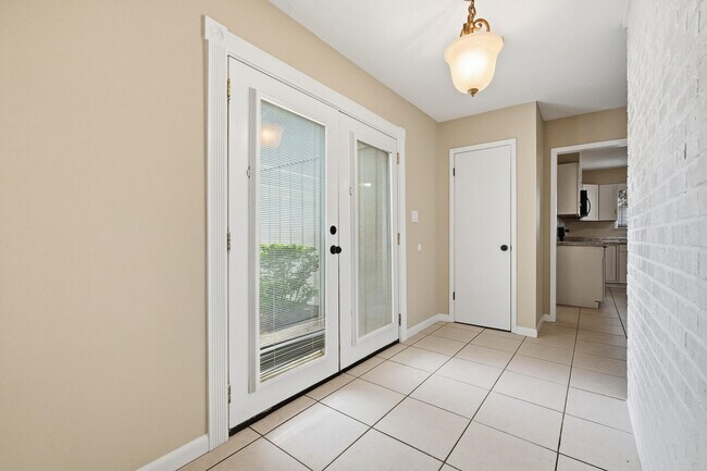 Building Photo - 644 Caribbean Way