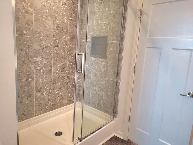 Building Photo - 6429 Forest Lake Dr