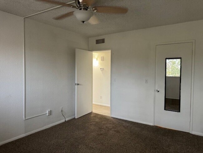 Building Photo - 2 BR Condo near Chaparral Golf & Rotary Park