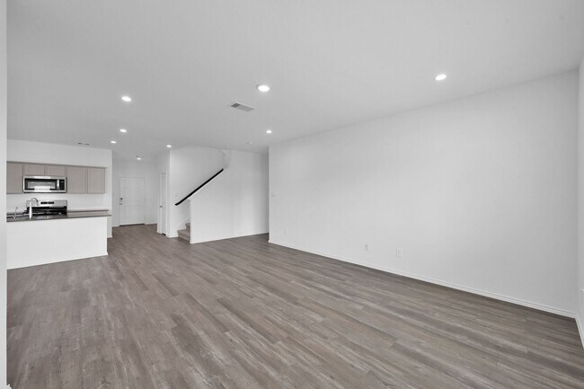Building Photo - Never lived in 4 bed 3 bath with water views