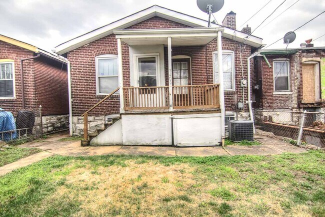 Building Photo - This 2 bedroom 1 bath home has been completely refinished with brilliant hardwood floors throughout!