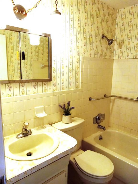 Building Photo - 2427 Rhodesian Dr