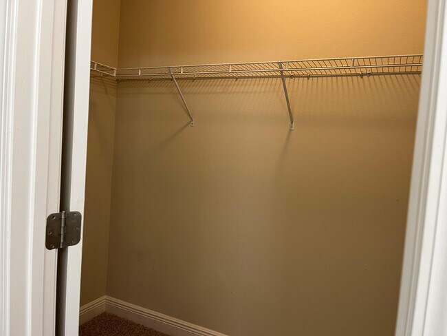 Building Photo - 671 Teal St