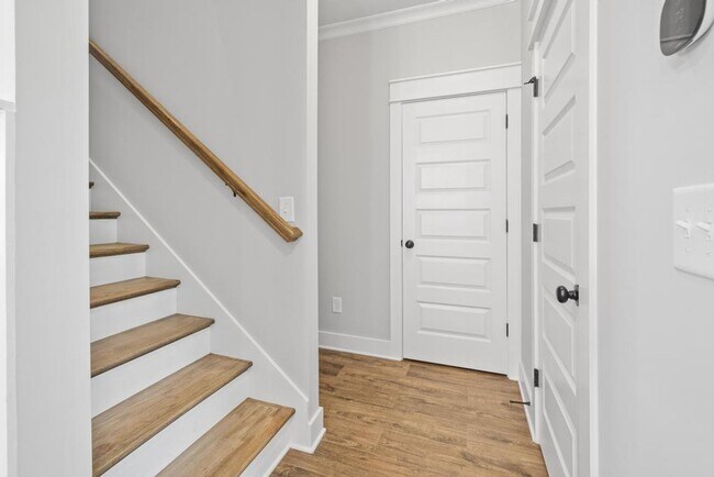 Building Photo - 2 bedroom with bonus space in Cahaba Heights!