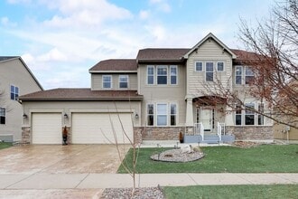 Building Photo - Grand 5 bed 4.5 bath Maple Grove Home w/ 3...