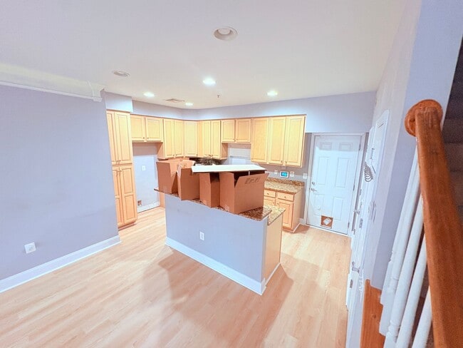 Building Photo - POTOMAC CLUB - TOWNHOUSE CONDO
