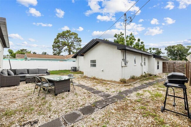 Building Photo - 4920 30th Ave N