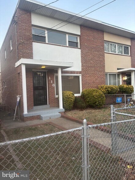 Building Photo - 118 Urell Pl NE