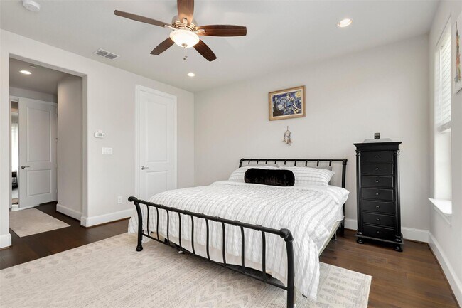 Building Photo - 7333 Valley View Ln