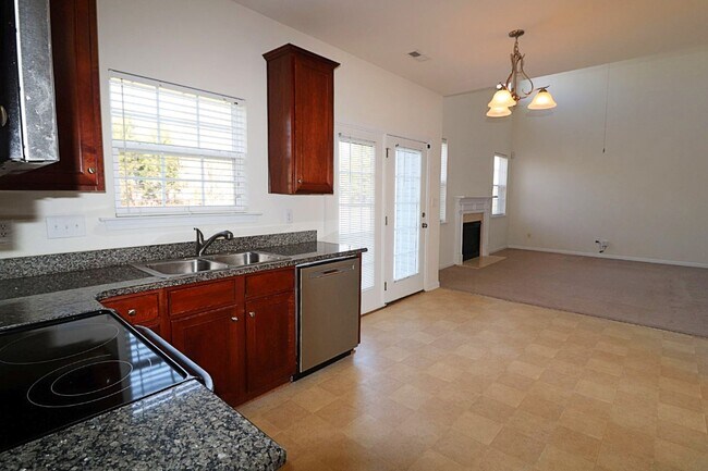 Building Photo - Well maintained 3 bedroom 2.5 bath home ne...