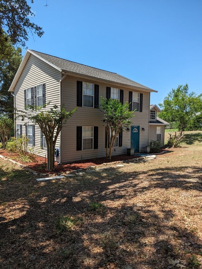 Building Photo - Farm House on Acreage for Rent