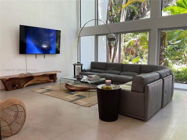 Building Photo - 2485 Inagua Ave