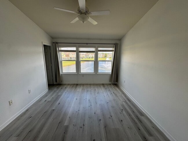 Building Photo - Lake Views. Upgraded Finishes. Gated Commu...