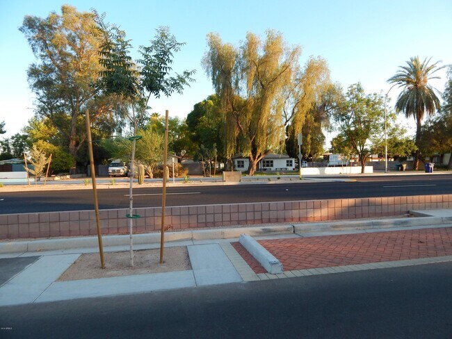 Building Photo - 2019 S Granada Dr