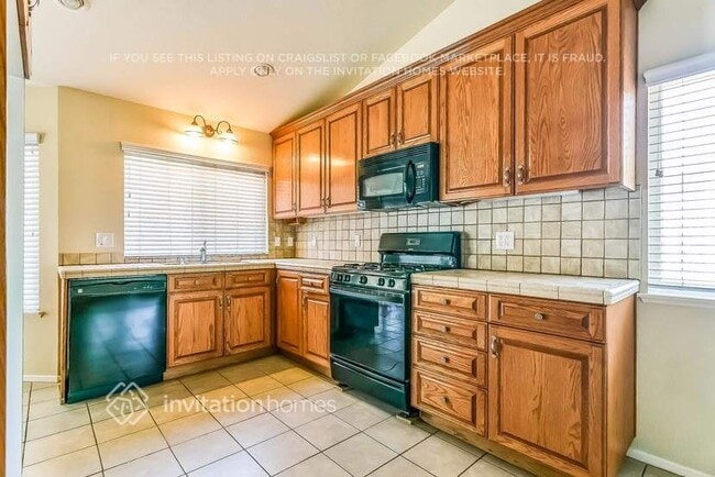 Building Photo - 3541 W Ave J 3