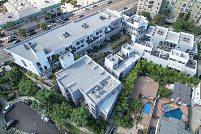 Building Photo - 4111 W Sunset Blvd