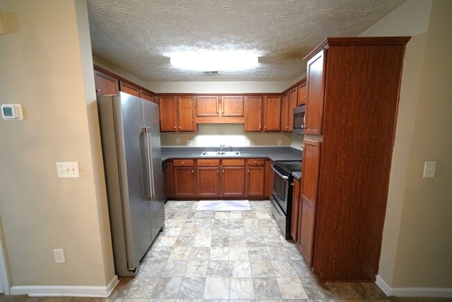 Building Photo - 221 Alton Cir