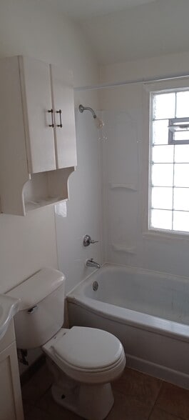 Building Photo - 9219 W Adler St