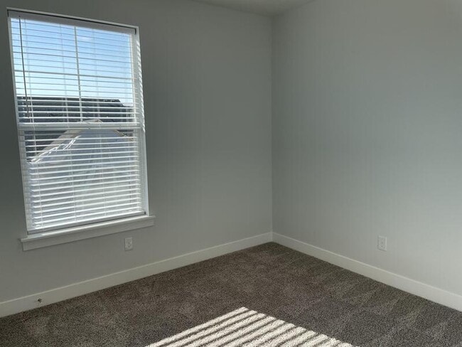 Building Photo - 302 W 435 N
