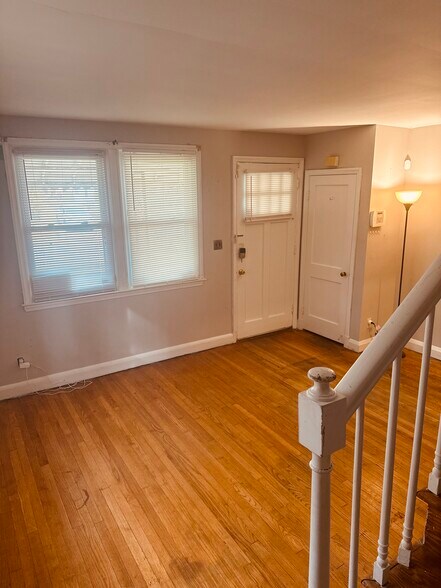 Building Photo - 3329 Ingleside Ave