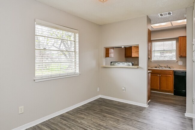 Building Photo - 4927 Kilkenny Dr