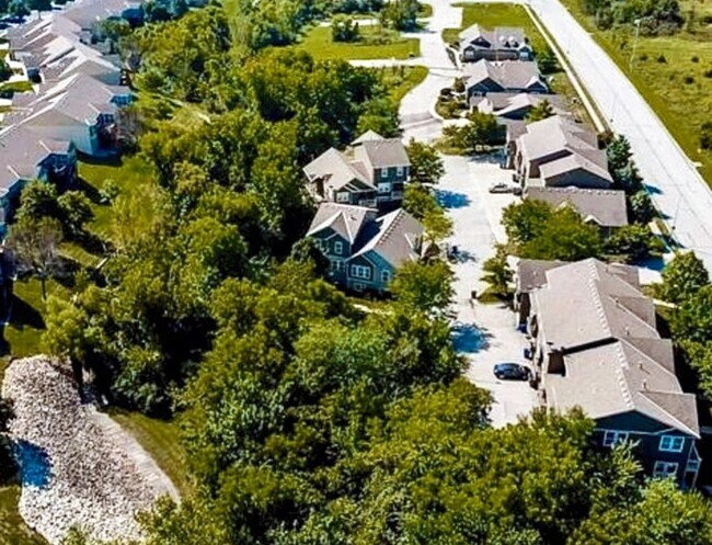 Building Photo - 11141 S Woodsonia Dr