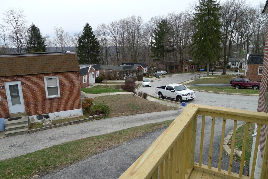 Building Photo - 278 Valley View Road