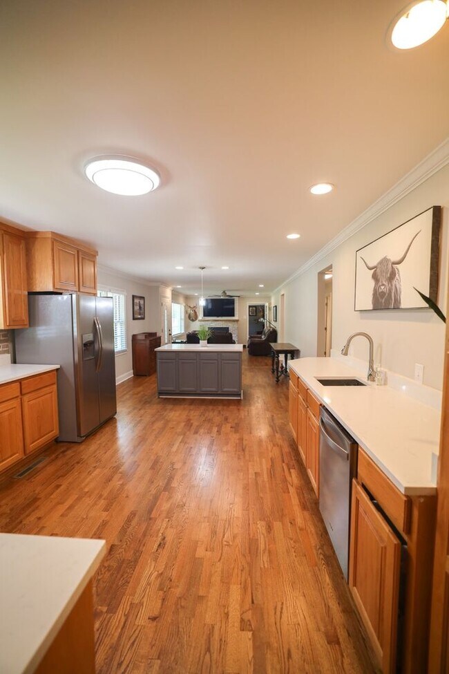 Building Photo - Beautiful 3 Bedroom Home in Central, SC