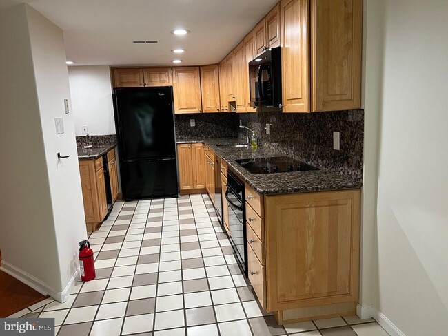 Building Photo - 1710 Chanticleer