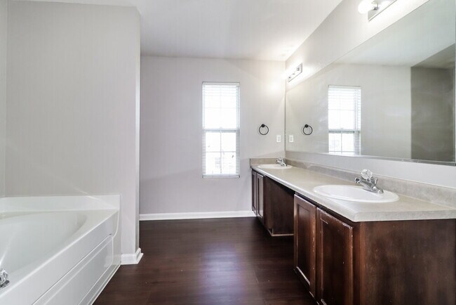 Building Photo - 10216 Cottage Farms Dr