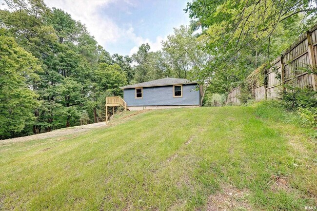 Building Photo - 4975 E State Rd 46 Bypass