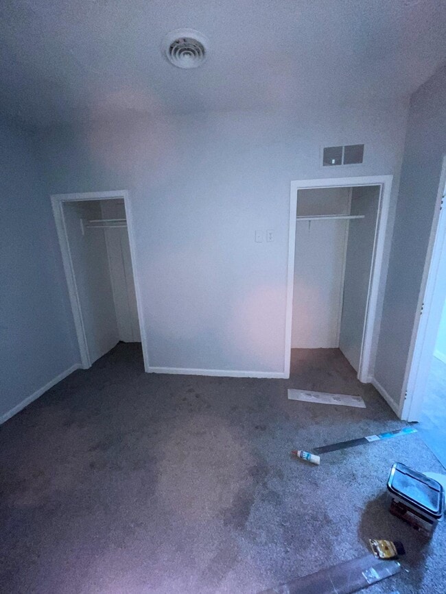 Building Photo - 1713 W Oak St