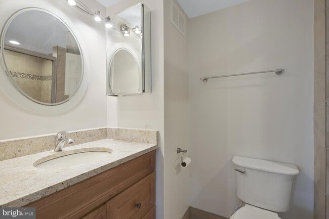 Building Photo - 3800 Fairfax Dr