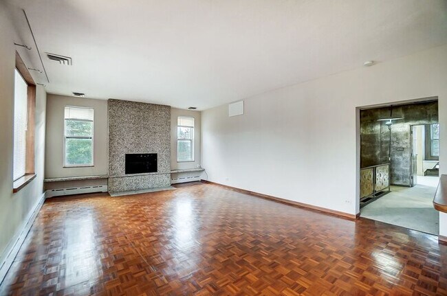 Building Photo - 2881 Observatory Ave