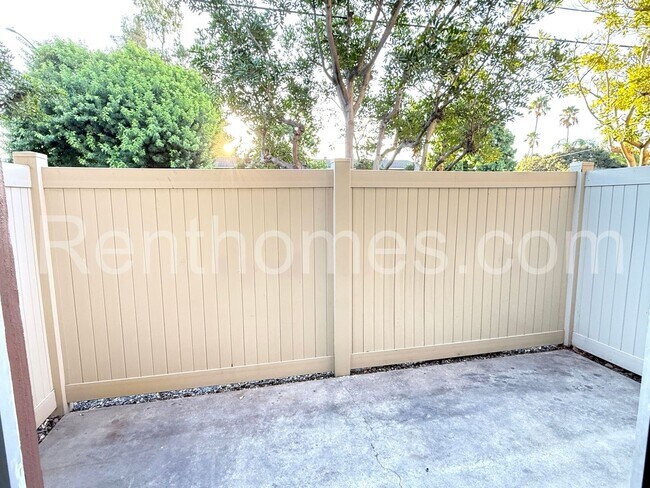 Building Photo - 2764 Meadow Lark Dr